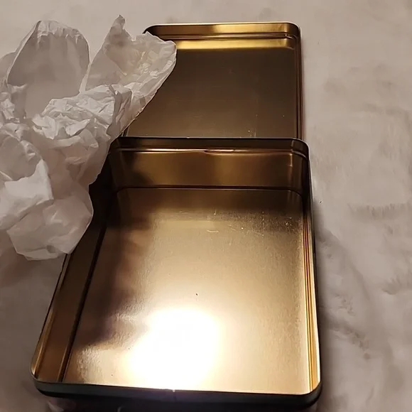 OREO UNLOCK THE MAGIC TIN CHRISTMAS CAN. 1993 - Picture 6 of 7